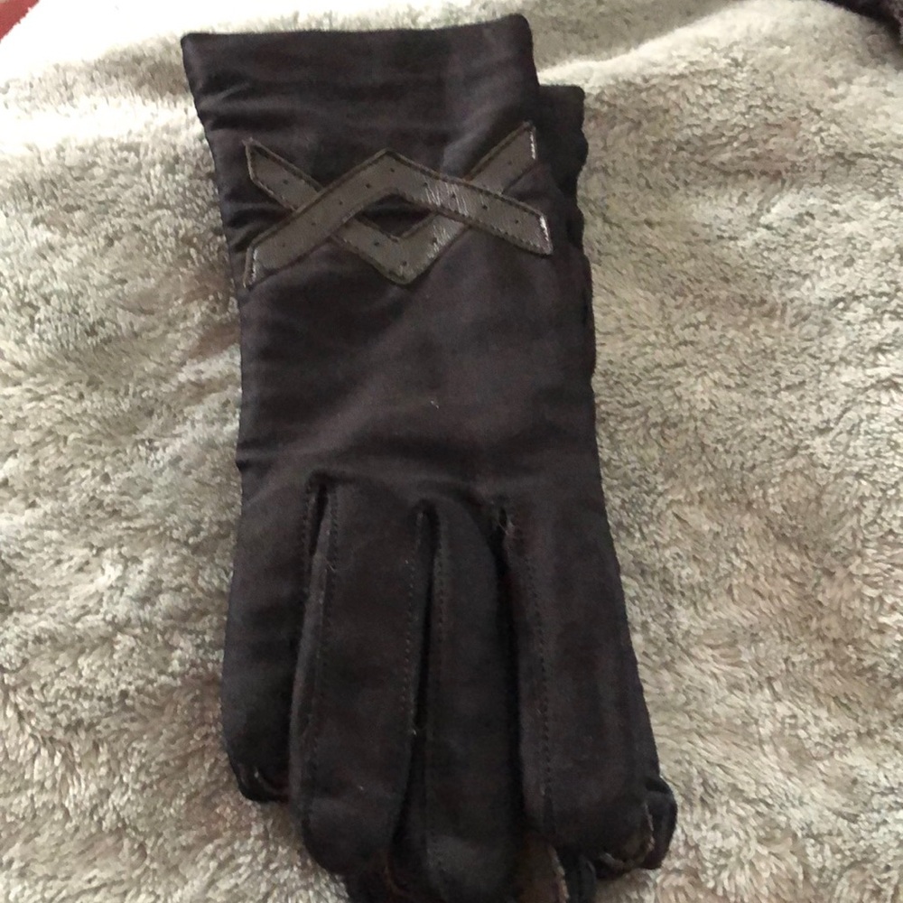 NWOT Sheer Energy stretch gloves black knit lined